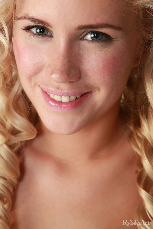 Оксана, 22 года, 2 размер груди